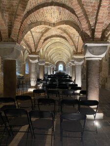 Crypta - nach Erweiterung des 2. Einsturzes der Basilika (17. Jh) siehe Unterschied in der Decke